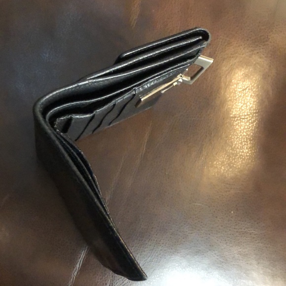 W GUCCI Black Lambskin Bifold Wallet with Silver G  Clasp Vintage - Picture 10 of 17